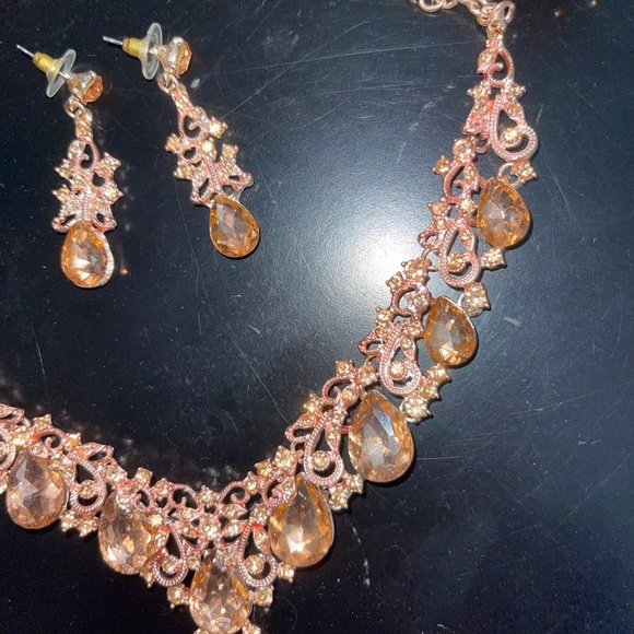 Rosegold jewelry bundle necklace , earrings , bracelet - Picture 2 of 4